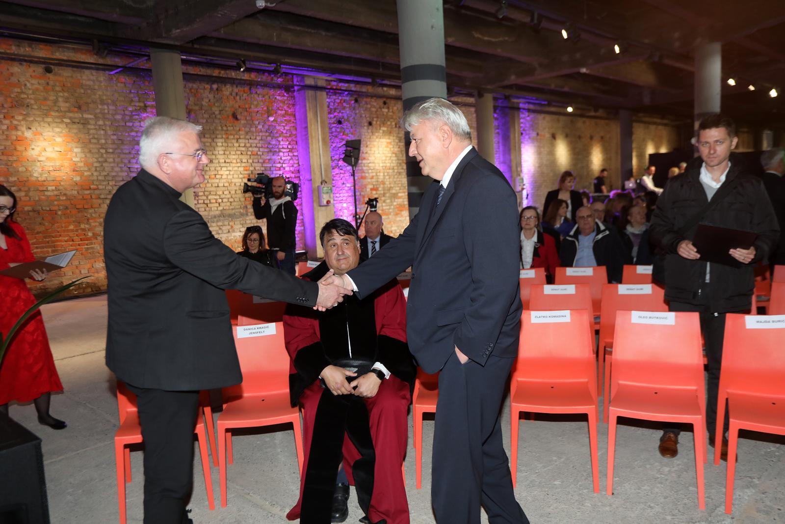 Svečano obilježavanje 50 godina Sveučilišta u Rijeci Svečano obilježavanje 50 godina Sveučilišta u Rijeci