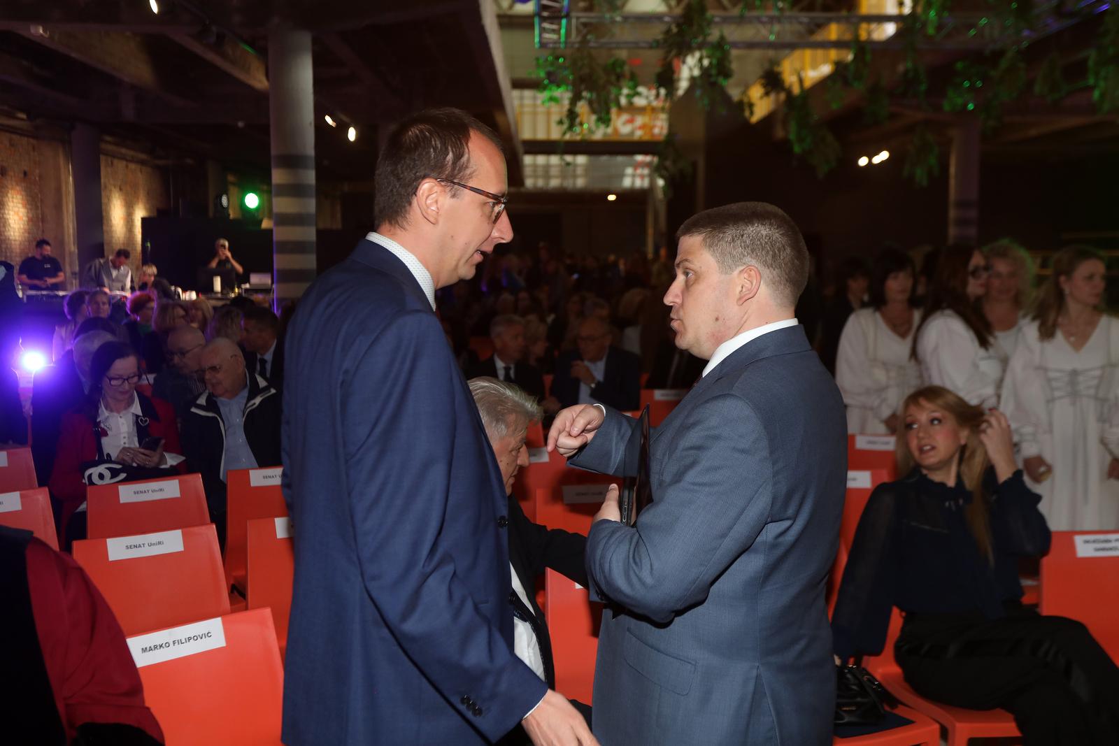 Svečano obilježavanje 50 godina Sveučilišta u Rijeci Svečano obilježavanje 50 godina Sveučilišta u Rijeci