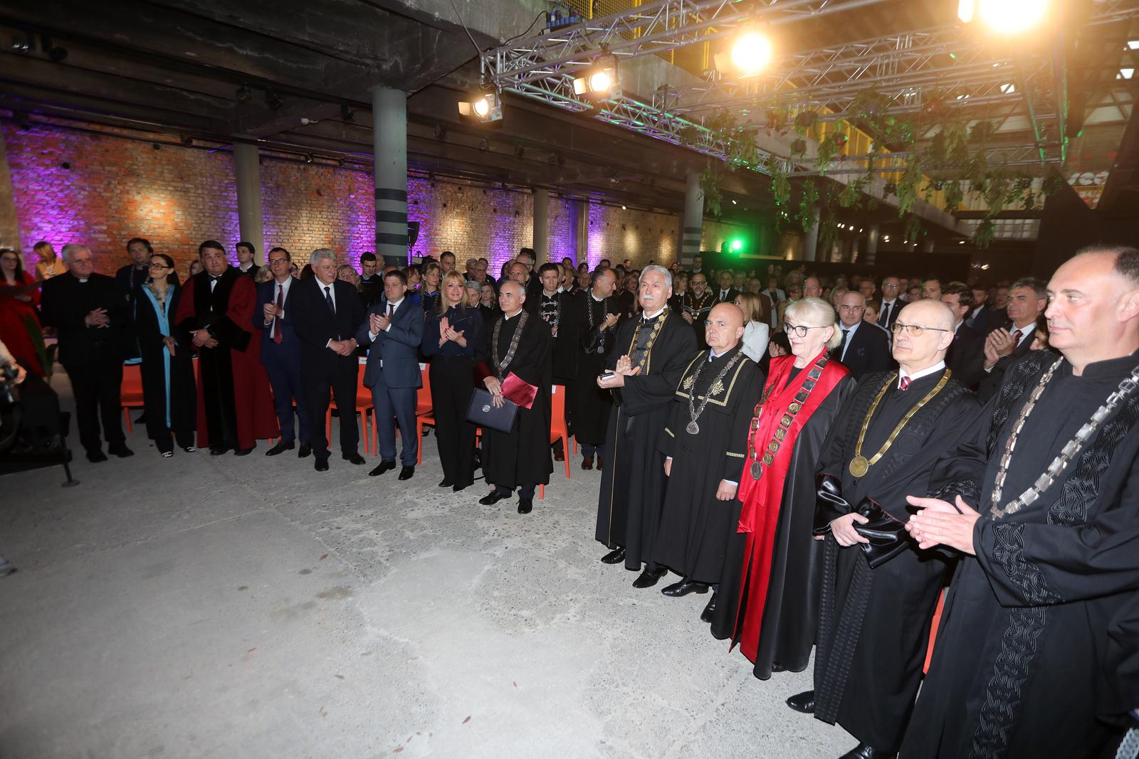 Svečano obilježavanje 50 godina Sveučilišta u Rijeci Svečano obilježavanje 50 godina Sveučilišta u Rijeci