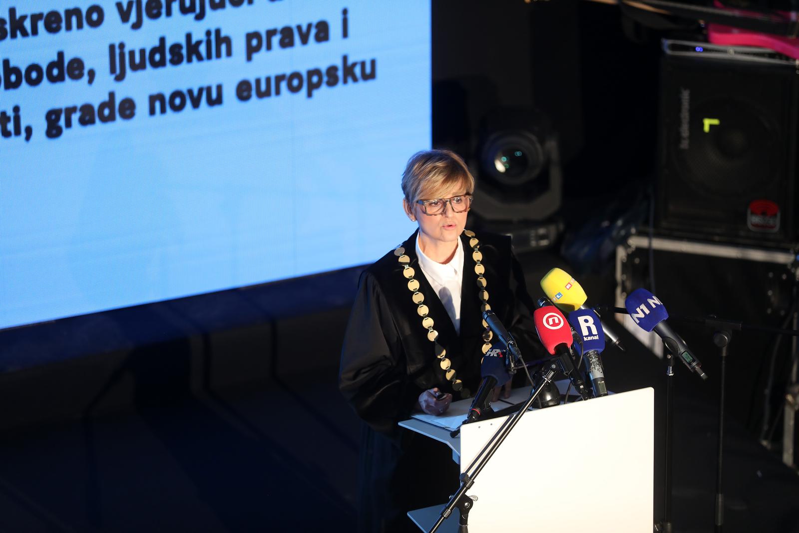 Svečano obilježavanje 50 godina Sveučilišta u Rijeci Svečano obilježavanje 50 godina Sveučilišta u Rijeci