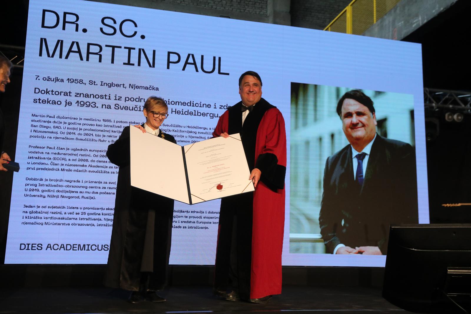 Svečano obilježavanje 50 godina Sveučilišta u Rijeci Svečano obilježavanje 50 godina Sveučilišta u Rijeci