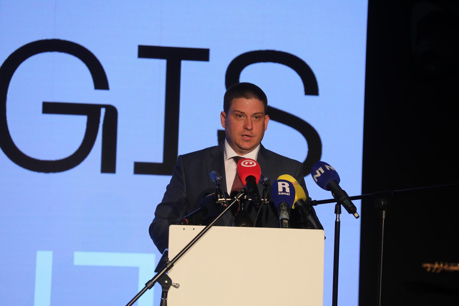 Svečano obilježavanje 50 godina Sveučilišta u Rijeci Svečano obilježavanje 50 godina Sveučilišta u Rijeci