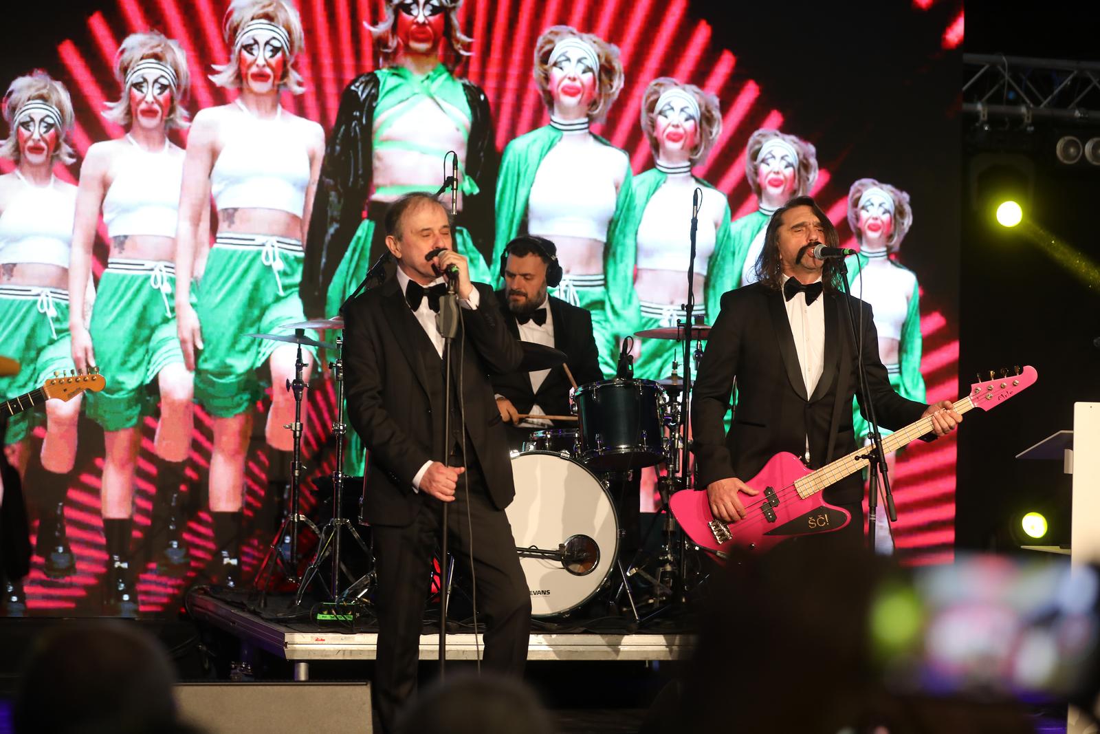 Let 3 nastupio na svečanom obilježavanju 50. obljetnice Sveučilišta u Rijeci Let 3 nastupio na svečanom obilježavanju 50. obljetnice Sveučilišta u Rijeci