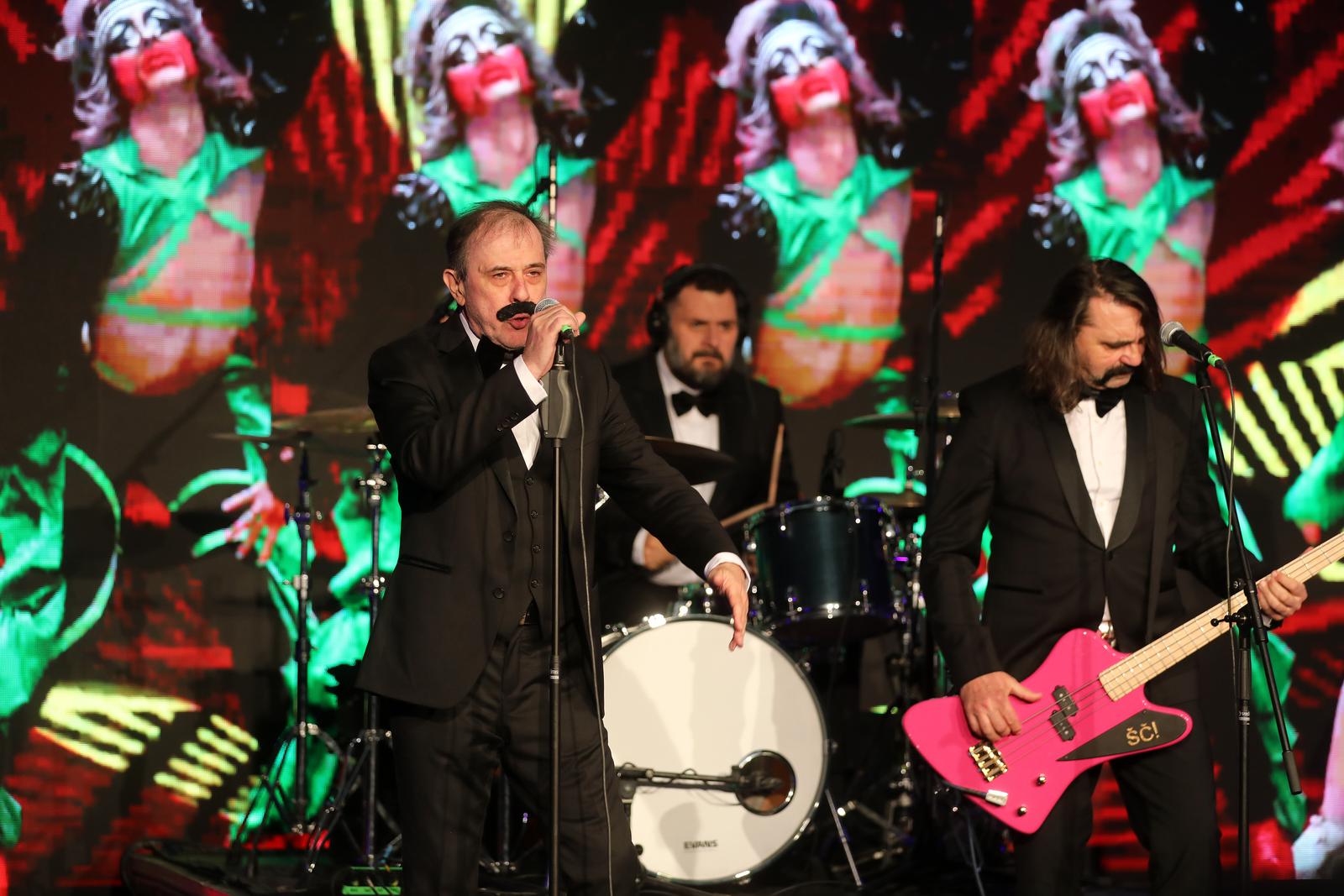 Let 3 nastupio na svečanom obilježavanju 50. obljetnice Sveučilišta u Rijeci Let 3 nastupio na svečanom obilježavanju 50. obljetnice Sveučilišta u Rijeci