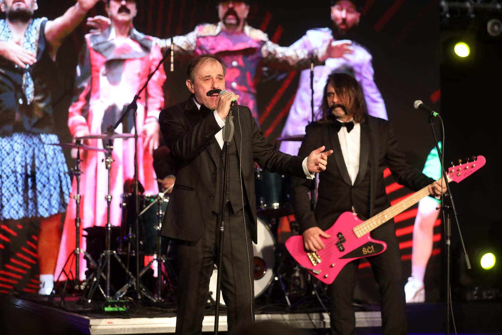 Let 3 nastupio na svečanom obilježavanju 50. obljetnice Sveučilišta u Rijeci Let 3 nastupio na svečanom obilježavanju 50. obljetnice Sveučilišta u Rijeci