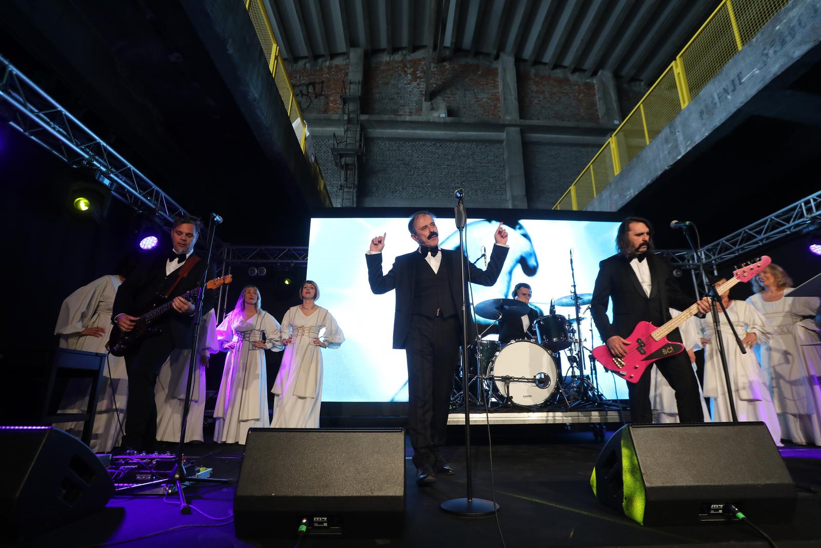 Let 3 nastupio na svečanom obilježavanju 50. obljetnice Sveučilišta u Rijeci Let 3 nastupio na svečanom obilježavanju 50. obljetnice Sveučilišta u Rijeci