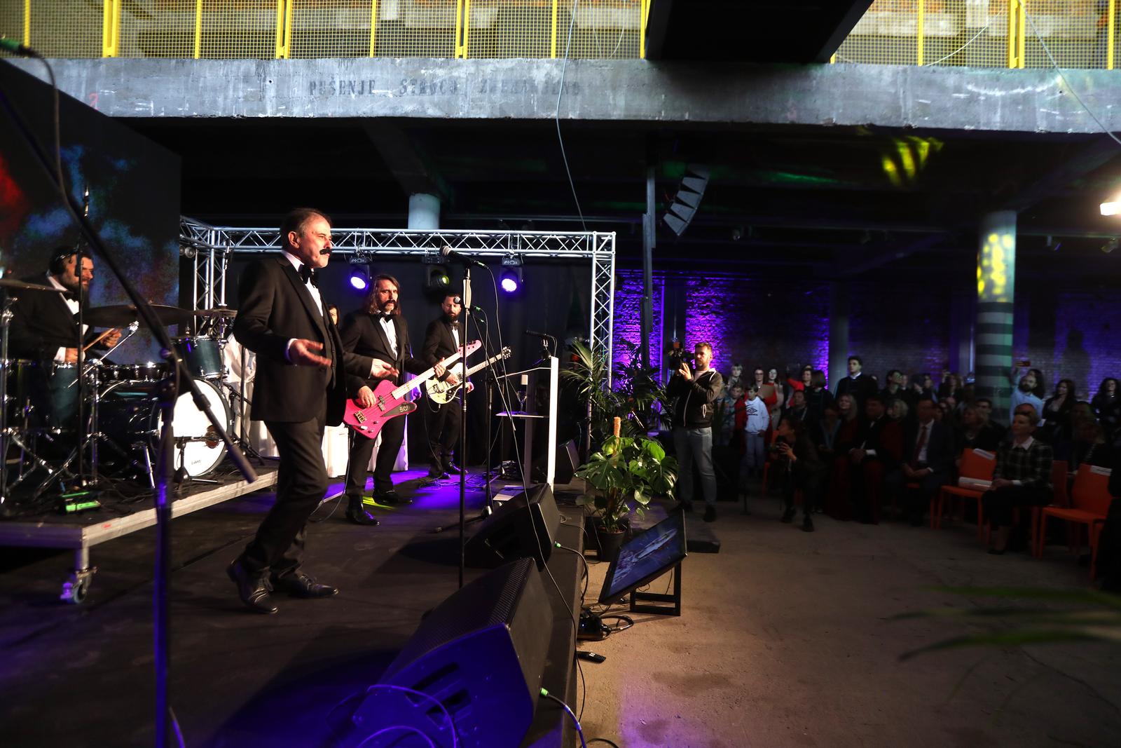 Let 3 nastupio na svečanom obilježavanju 50. obljetnice Sveučilišta u Rijeci Let 3 nastupio na svečanom obilježavanju 50. obljetnice Sveučilišta u Rijeci