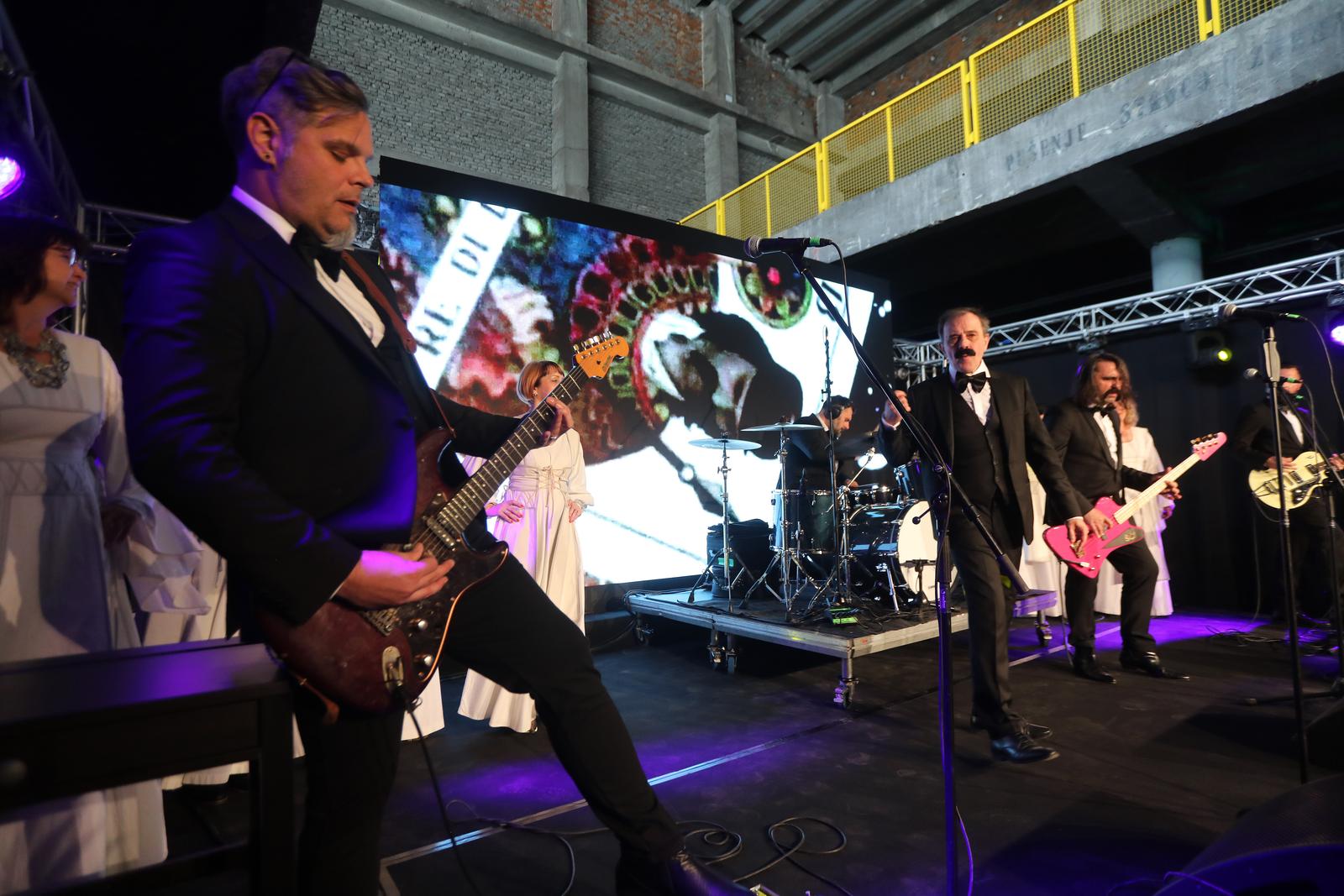 Let 3 nastupio na svečanom obilježavanju 50. obljetnice Sveučilišta u Rijeci Let 3 nastupio na svečanom obilježavanju 50. obljetnice Sveučilišta u Rijeci