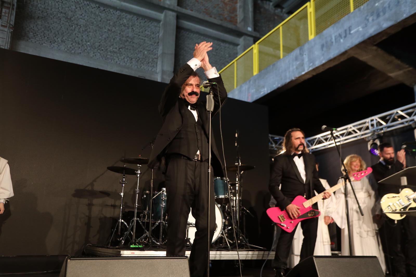 Let 3 nastupio na svečanom obilježavanju 50. obljetnice Sveučilišta u Rijeci Let 3 nastupio na svečanom obilježavanju 50. obljetnice Sveučilišta u Rijeci