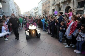 Rijeka: Let 3 na Korzo dovezao se na zlatkom traktoru