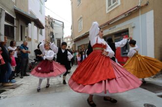 Baka: Crna ovca festival janjetine, individualizma, kreativnosti i oto?ne batine