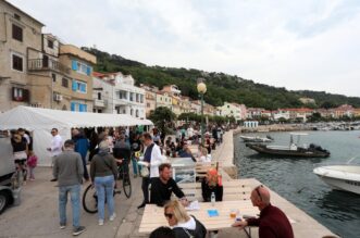 Baška: Crna ovca festival janjetine, individualizma, kreativnosti i otočne baštine