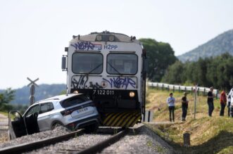 Donje Polje: Prometna nesre?a u Donjem polju u kojoj su sudjelovali vlak i osobni automobil