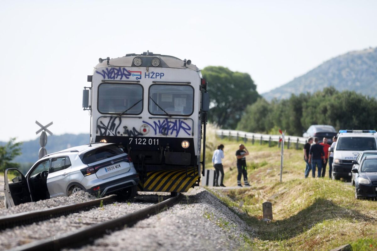 Donje Polje: Prometna nesre?a u Donjem polju u kojoj su sudjelovali vlak i osobni automobil
