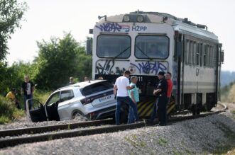 Donje Polje: Prometna nesre?a u Donjem polju u kojoj su sudjelovali vlak i osobni automobil