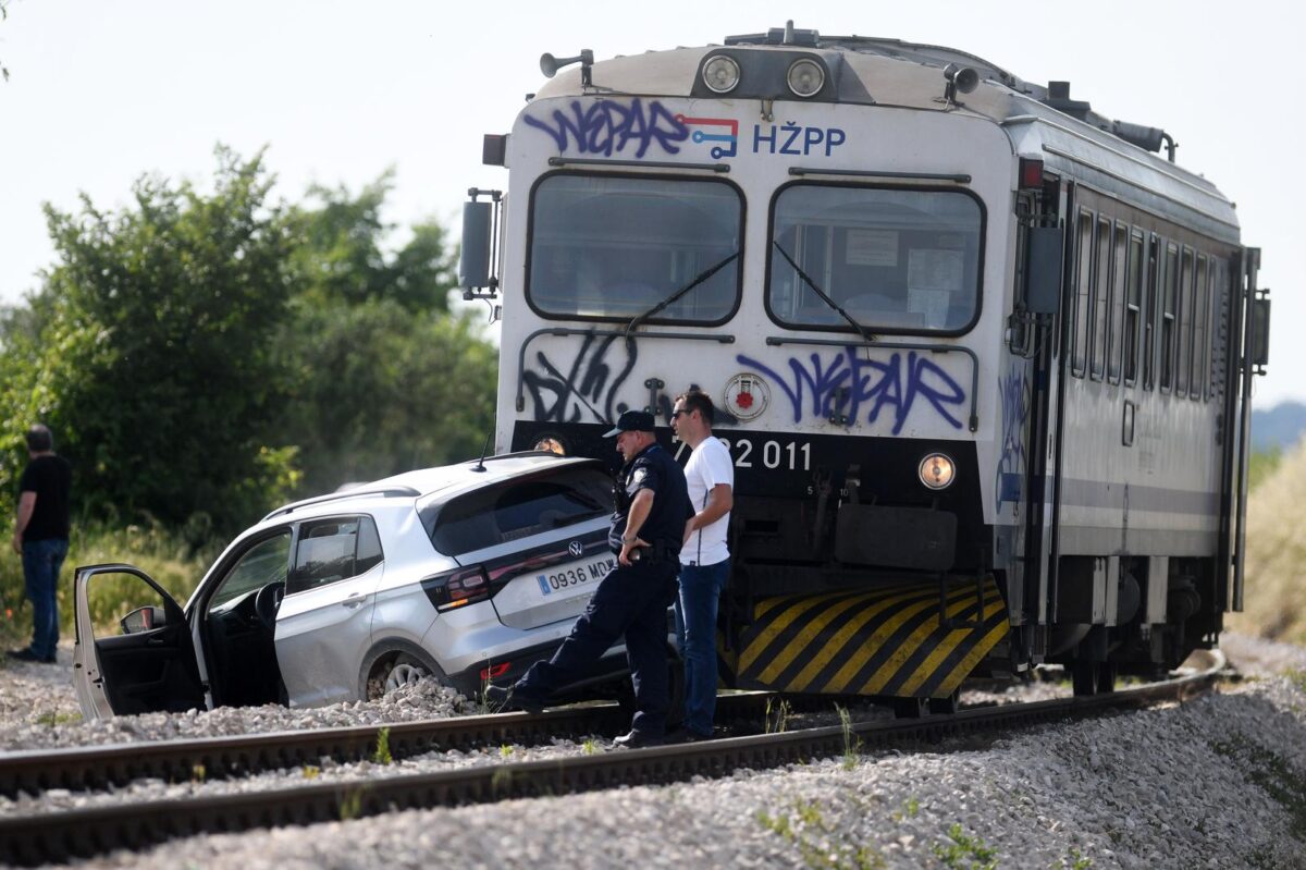 Donje Polje: Prometna nesre?a u Donjem polju u kojoj su sudjelovali vlak i osobni automobil
