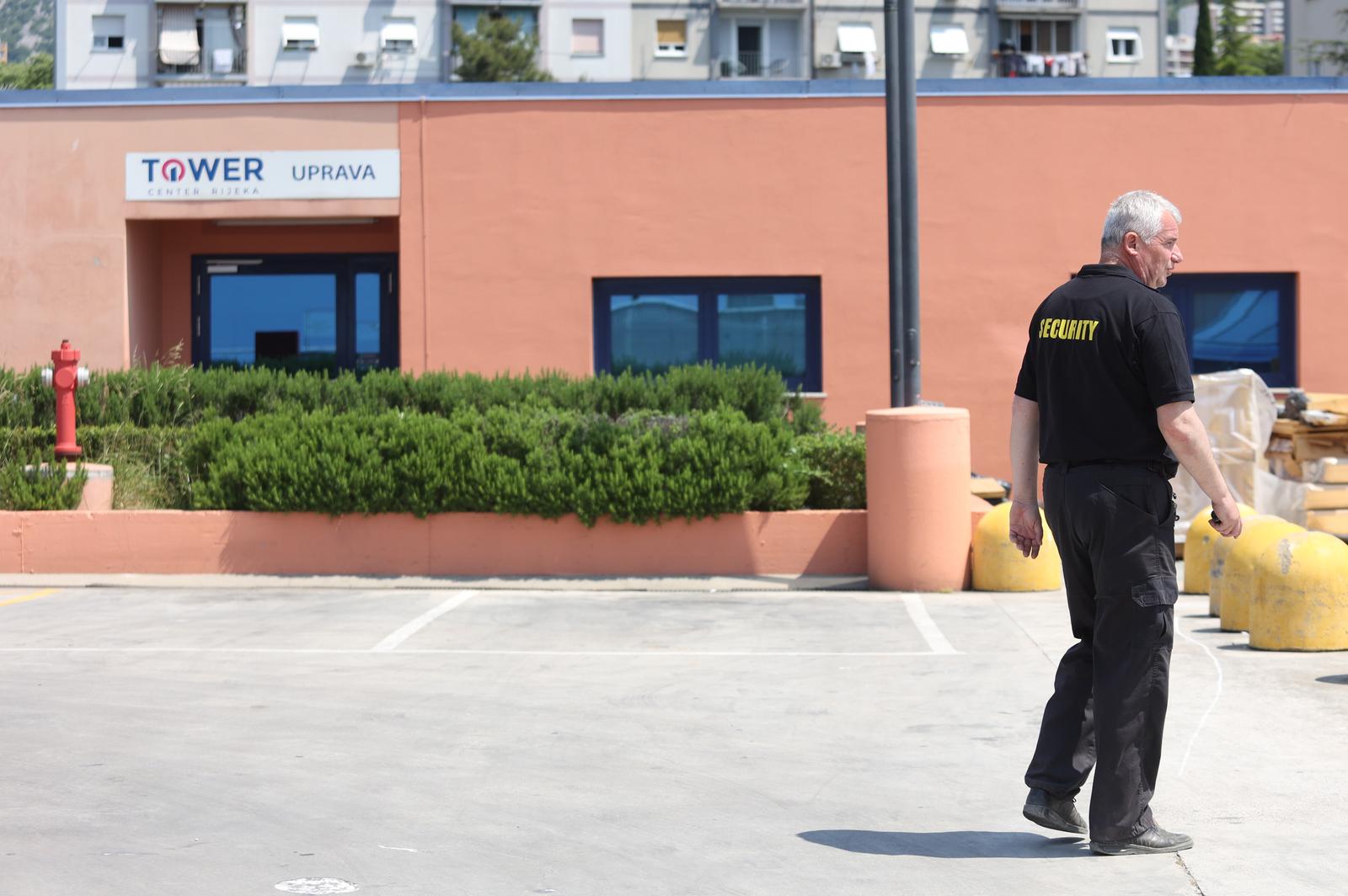 Rijeka: Eksplozija kod Tower centra, u tijeku je očevid i krim istraga Rijeka: Eksplozija kod Tower centra, u tijeku je očevid i krim istraga