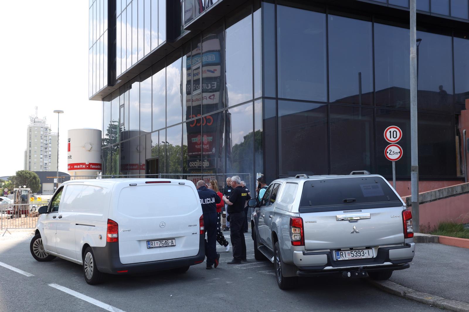 Rijeka: Eksplozija kod Tower centra, u tijeku je očevid i krim istraga Rijeka: Eksplozija kod Tower centra, u tijeku je očevid i krim istraga