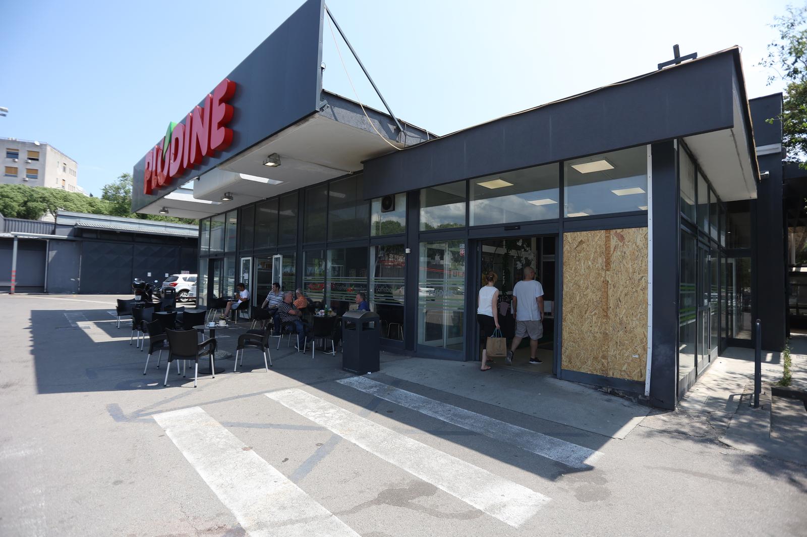 Rijeka: Plodine kod trgovačkog centra Vežica gdje je 21. svibnja aktivirana eksplozivna naprava Rijeka: Plodine kod trgovačkog centra Vežica gdje je 21. svibnja aktivirana eksplozivna naprava