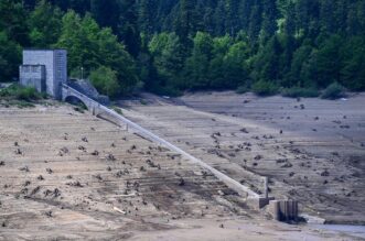 Nakon 22 godine isušeno Lokvarsko jezero, dno skriva ostatke potopljenog naselja