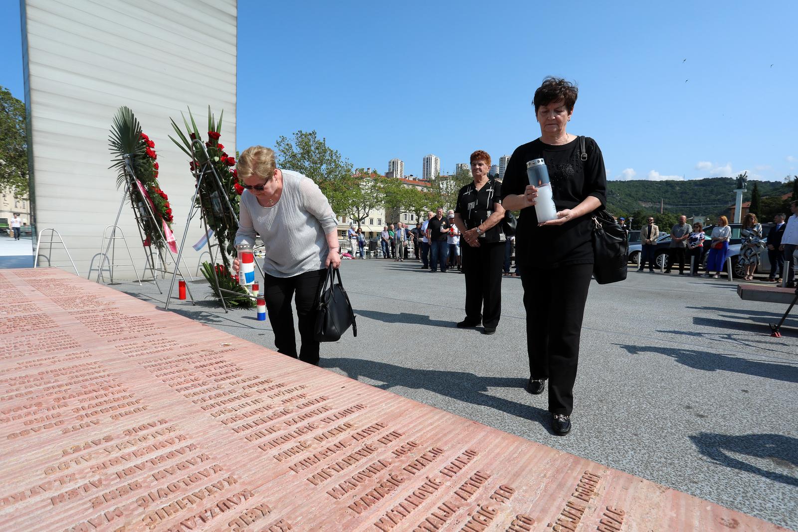 Rijeka: Polaganje vijenaca na Mostu branitelja uoči Dana državnosti