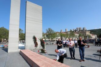 Rijeka: Polaganje vijenaca na Mostu branitelja uoči Dana državnosti