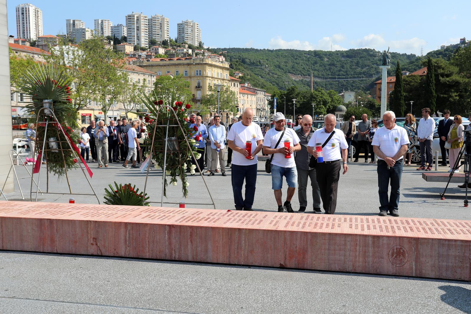 Rijeka: Polaganje vijenaca na Mostu branitelja uoči Dana državnosti