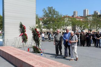 Rijeka: Polaganje vijenaca na Mostu branitelja uoči Dana državnosti