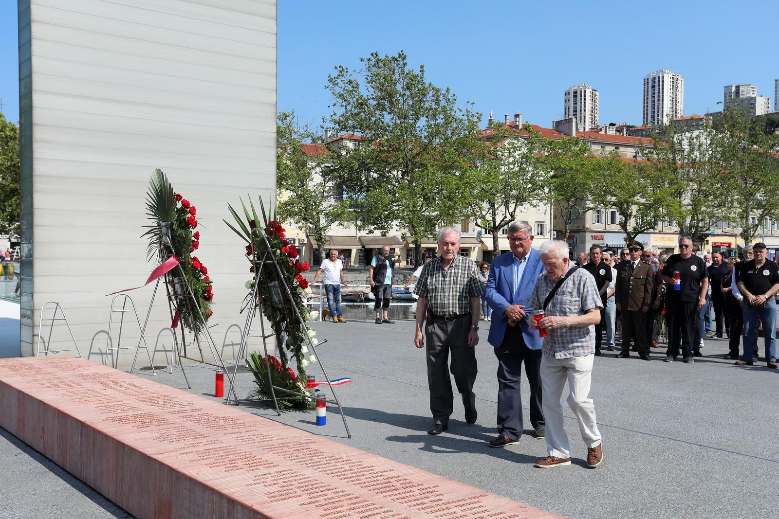 Rijeka: Polaganje vijenaca na Mostu branitelja uoči Dana državnosti