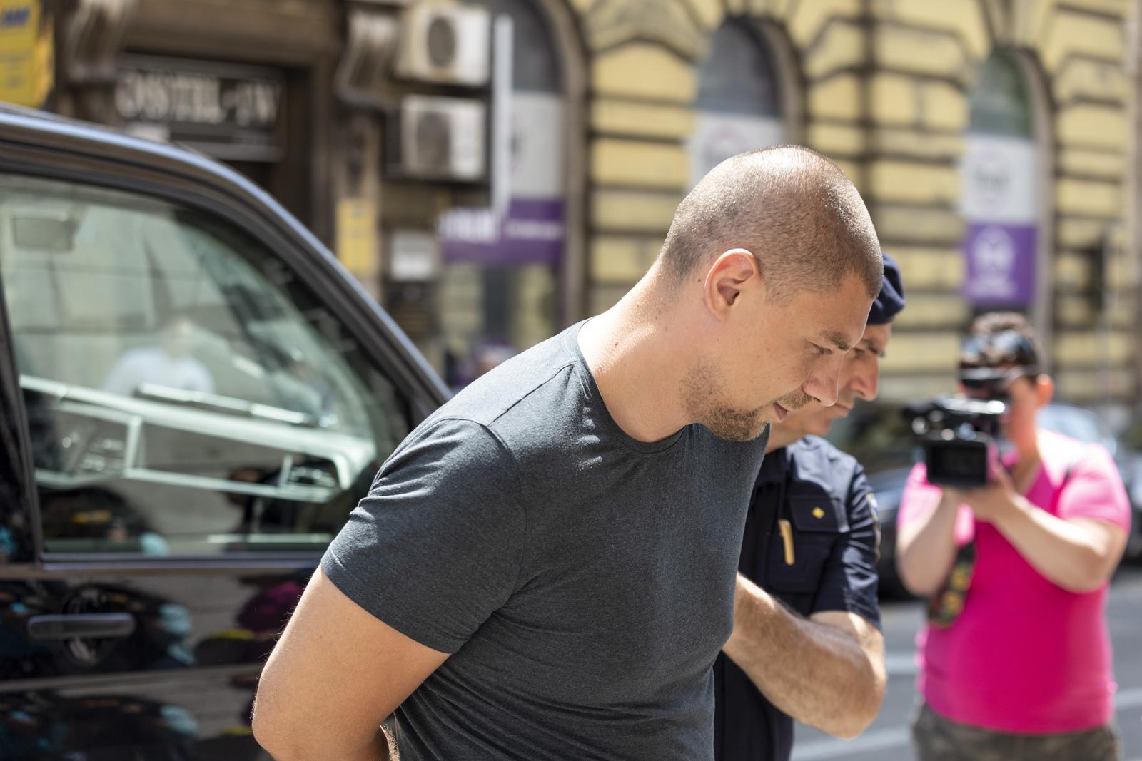 Privođenje osumnjičenih za postavljanje bombi u Rijeci Privođenje osumnjičenih za postavljanje bombi u Rijeci