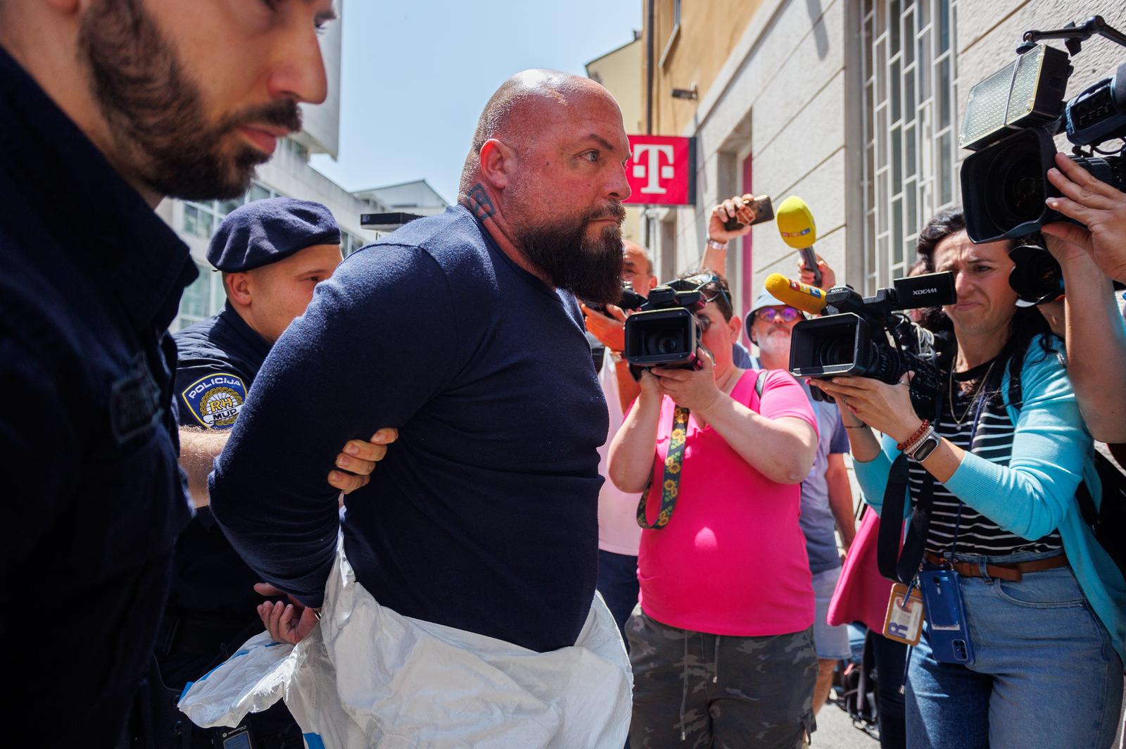 Privođenje osumnjičenih za postavljanje bombi u Rijeci Privođenje osumnjičenih za postavljanje bombi u Rijeci