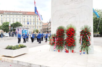 Polaganjem-vijenaca-obilježen-Dan-oslobođenja-Rijeke-1