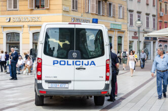 Policija -28