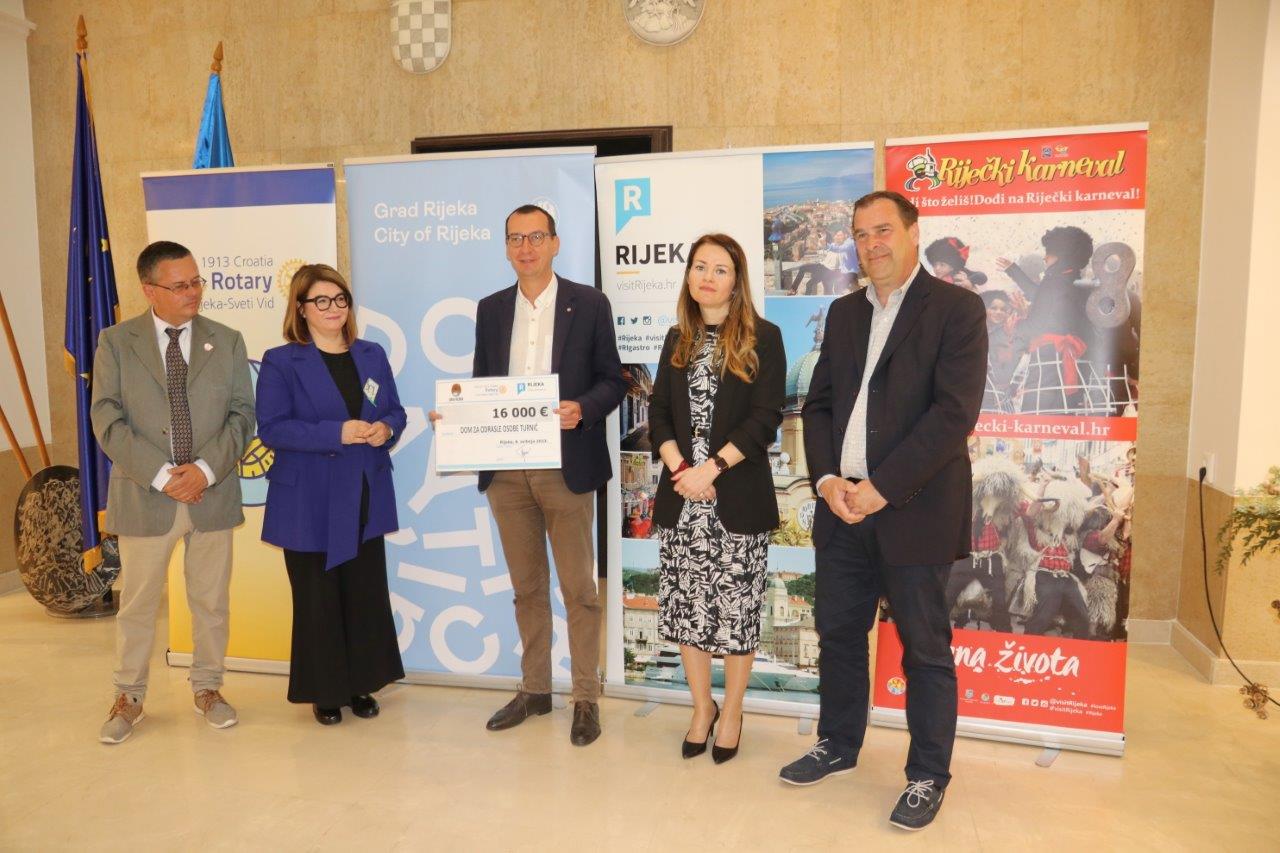 Predaja-donacije-s-Humanitarnog-karnevalskog-bala-Domu-za-odrasle-osobe-Turnić-5 Predaja-donacije-s-Humanitarnog-karnevalskog-bala-Domu-za-odrasle-osobe-Turnić-5