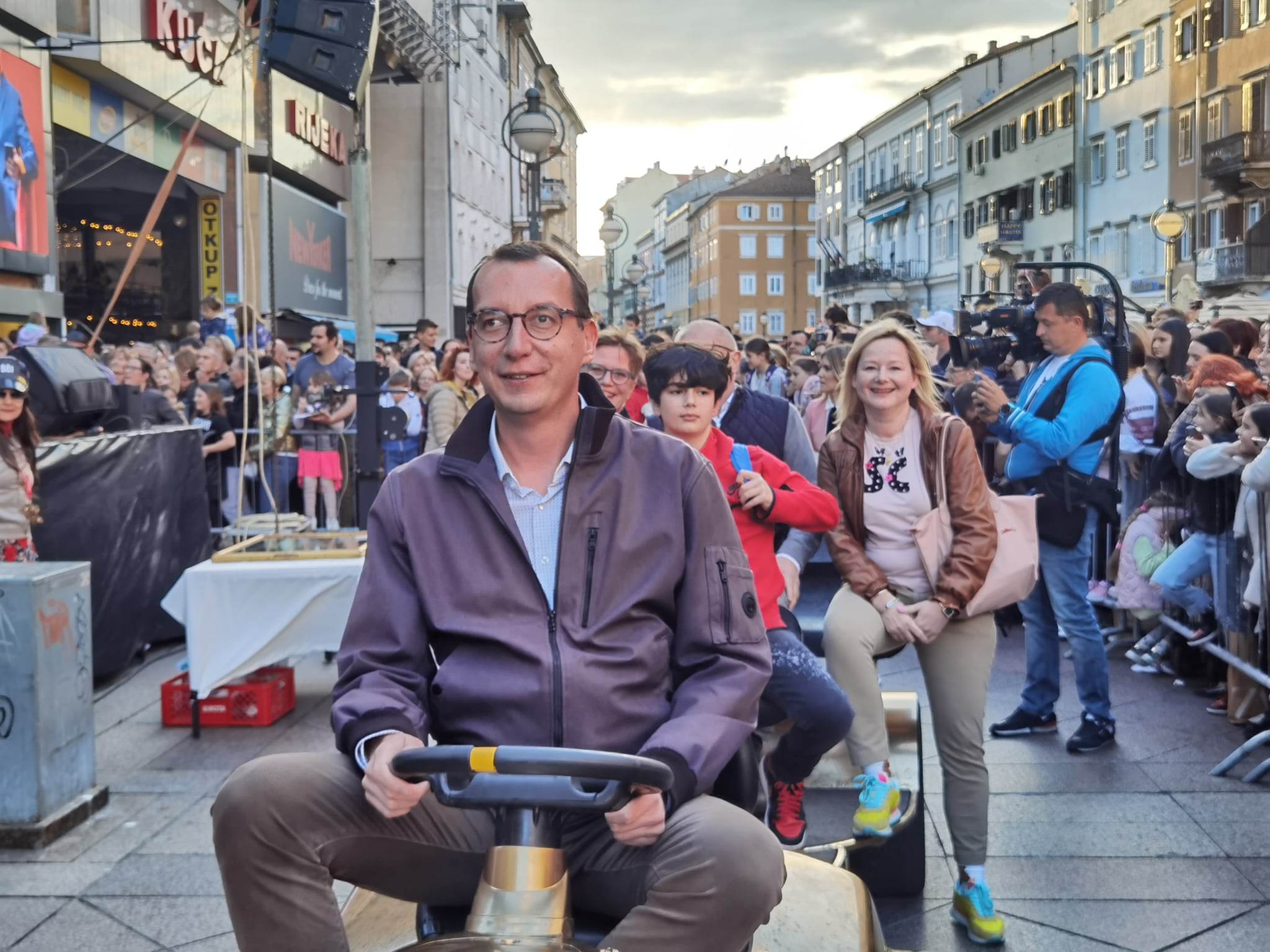 let 3 korzotraktor4 let 3 korzotraktor4