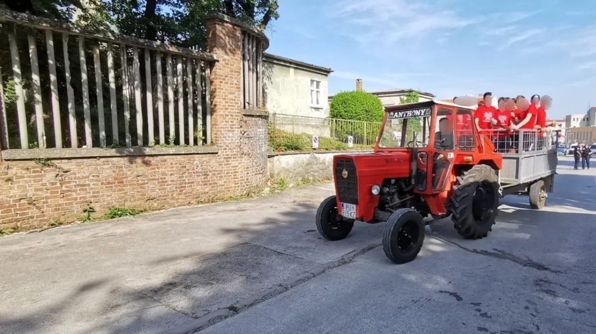 traktor labin 13