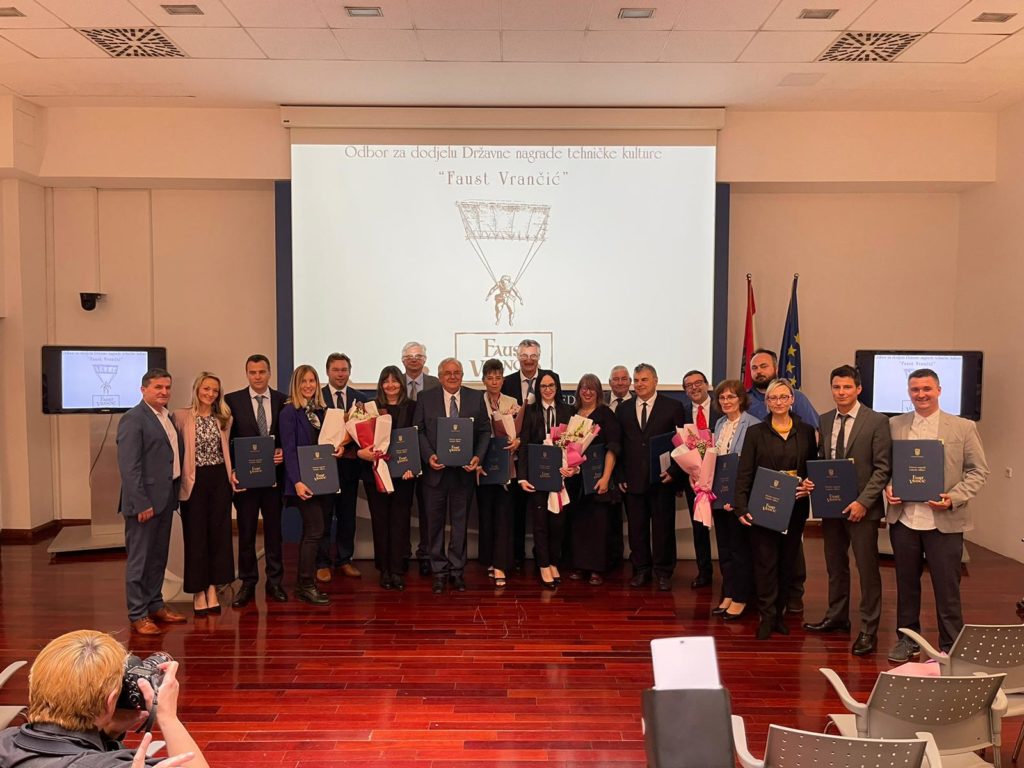 1685519060362-1024×768 1685519060362-1024×768