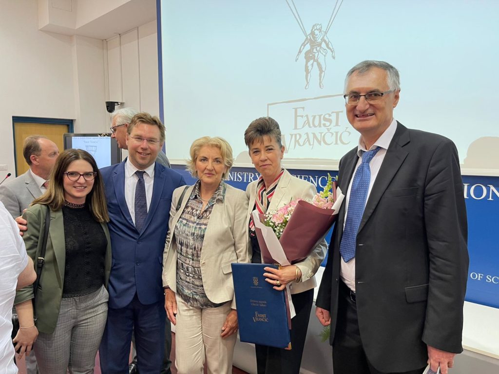 1685519060372-1024×768 1685519060372-1024×768