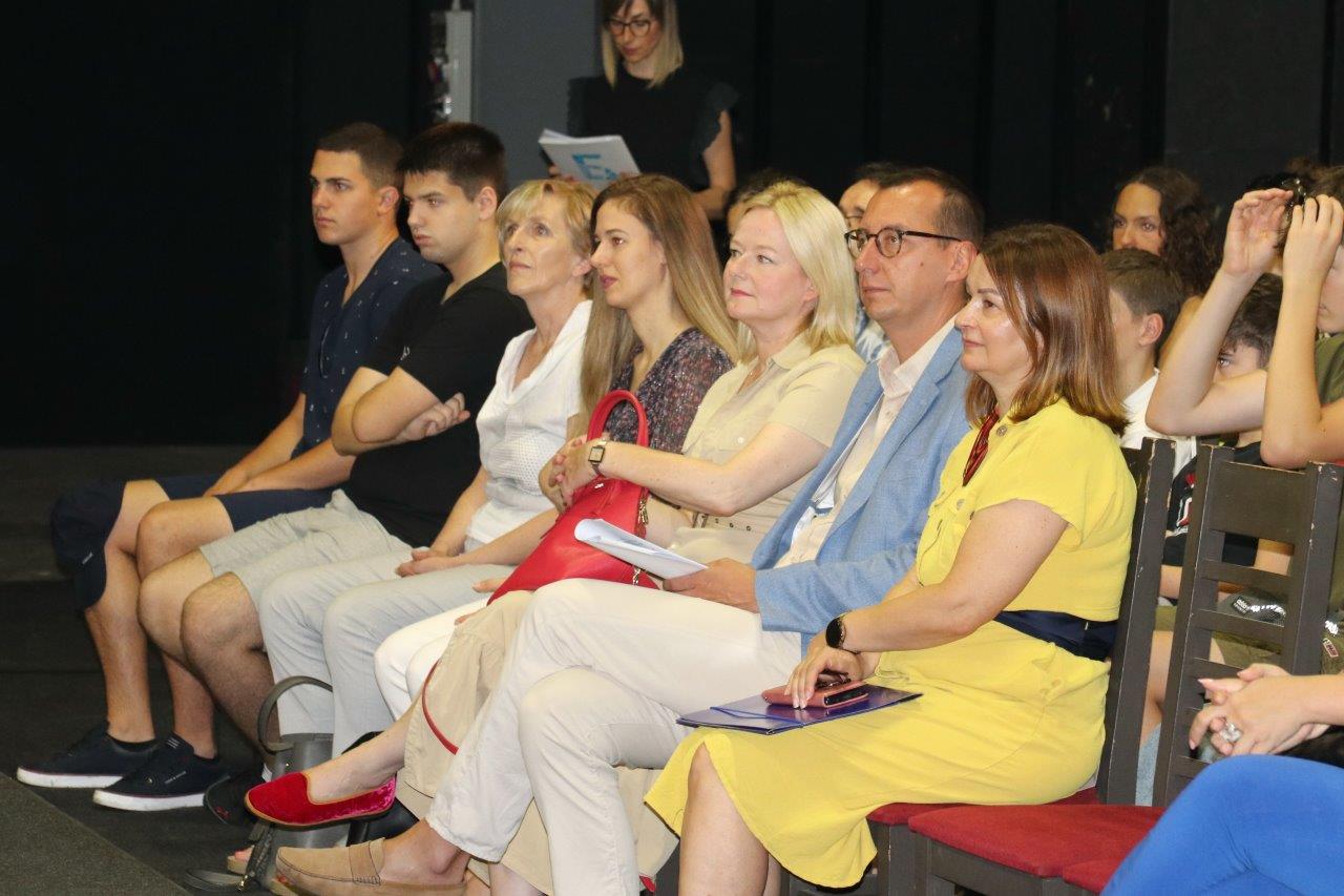 Dodjela-nagrada-učenicima-i-mentorima-za-postignuća-u-školskoj-2021.2022.-godini-2