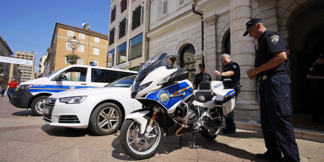 postani policajac policija korzo rijeka