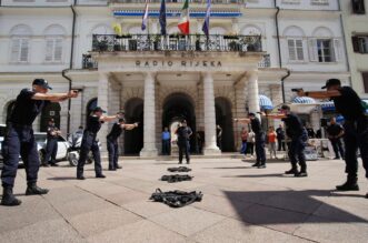 postani policajac policija korzo rijeka