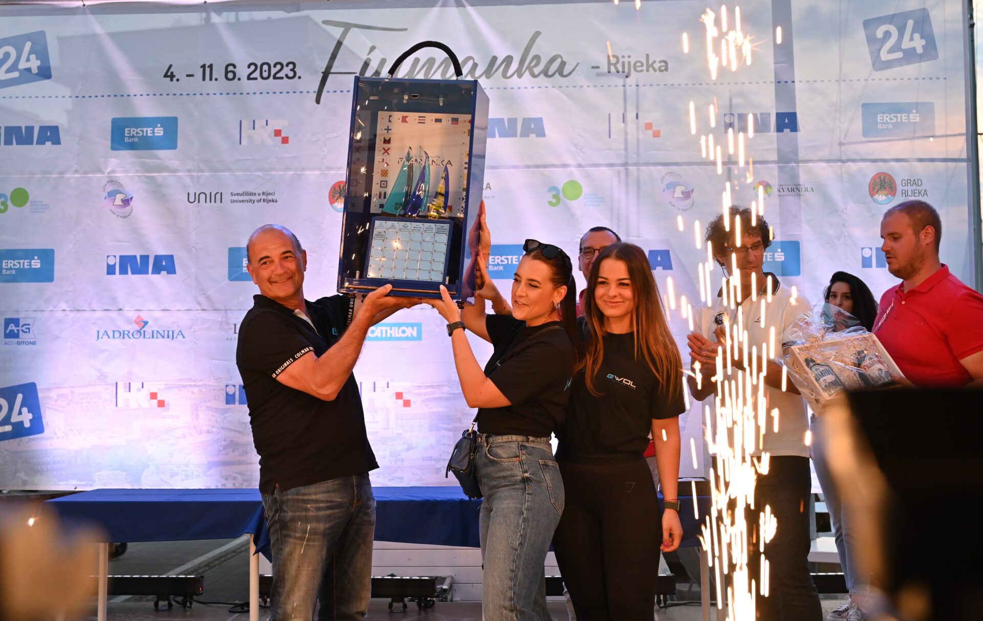 POBJEDNIČKA EKIPA DODJELA POKALA