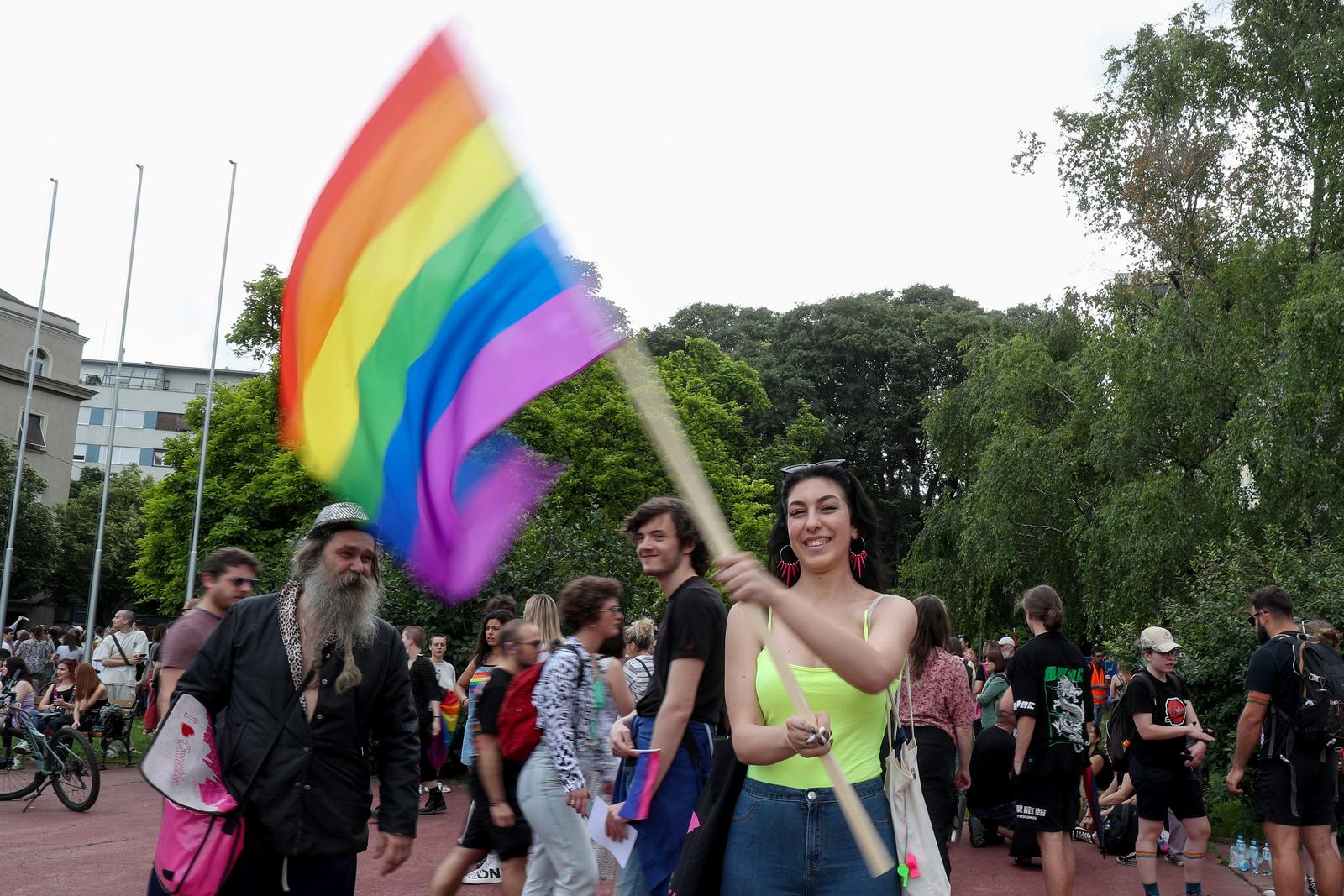 Zagreb: Okupljanje sudionika 22. Povorke ponosa na Rooseveltovom trgu Zagreb: Okupljanje sudionika 22. Povorke ponosa na Rooseveltovom trgu