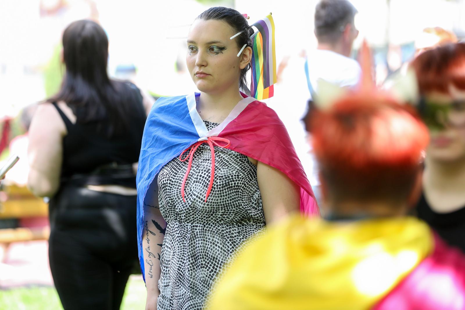 Zagreb: Okupljanje sudionika 22. Povorke ponosa na Rooseveltovom trgu Zagreb: Okupljanje sudionika 22. Povorke ponosa na Rooseveltovom trgu