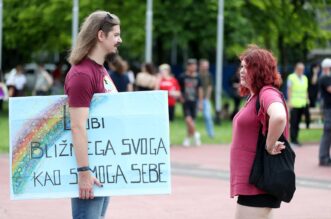 Zagreb: Okupljanje sudionika 22. Povorke ponosa na Rooseveltovom trgu