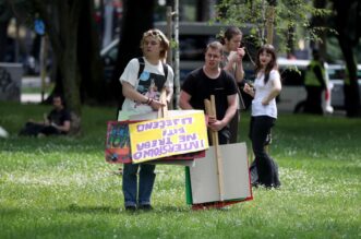 Zagreb: Okupljanje sudionika 22. Povorke ponosa na Rooseveltovom trgu