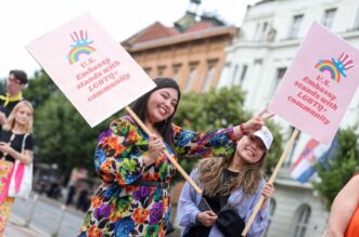 Zagreb: Okupljanje sudionika 22. Povorke ponosa na Rooseveltovom trgu