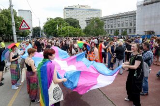 Zagreb: Okupljanje sudionika 22. Povorke ponosa na Rooseveltovom trgu