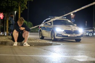 Užas u Buzinu, automobilom naletio na skupinu ljudi na parkiralištu trgovačkog centra 