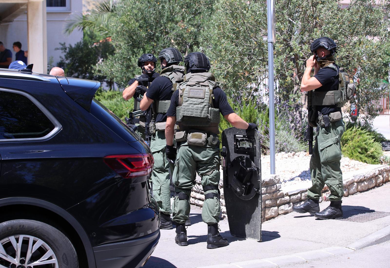 U Trogiru upucan čovjek, policija traži napadača